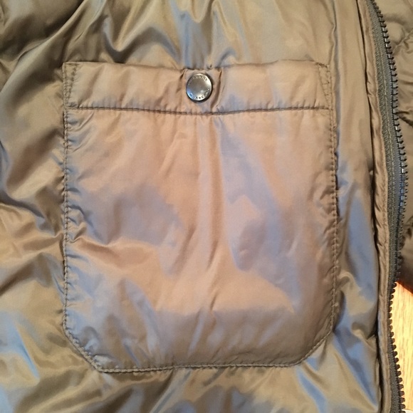 Burberry light weight bomber jacket - Picture 5 of 6